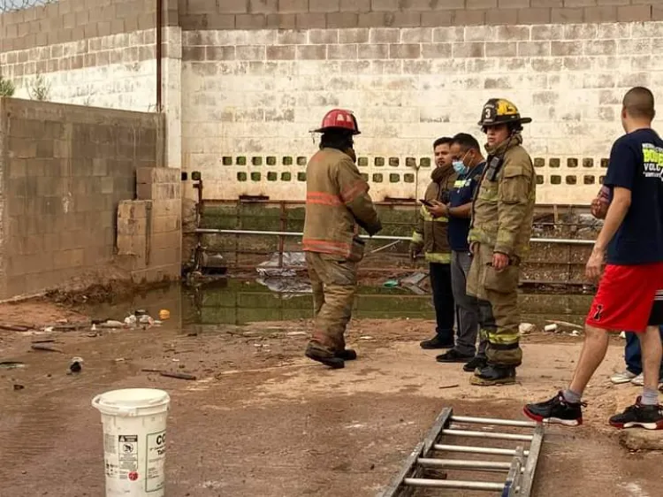 Fallece niño al caer a desagüe