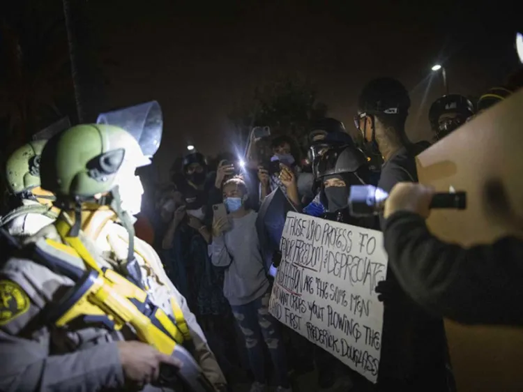 Policías de EU matan a afroamericano en bicicleta