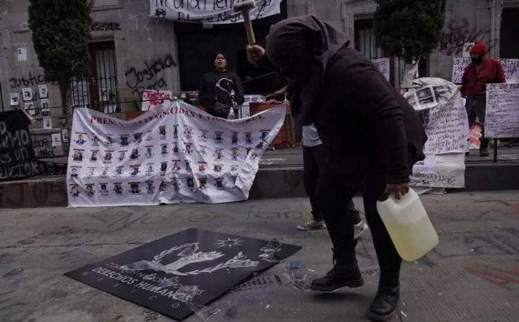 Exigen renuncia de Rosario Piedra a CNDH