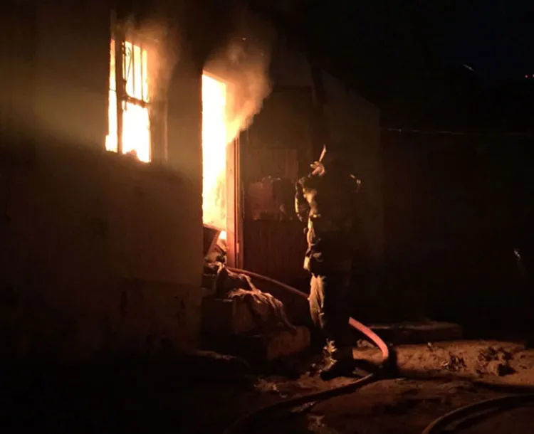 Fuego acaba con vivienda