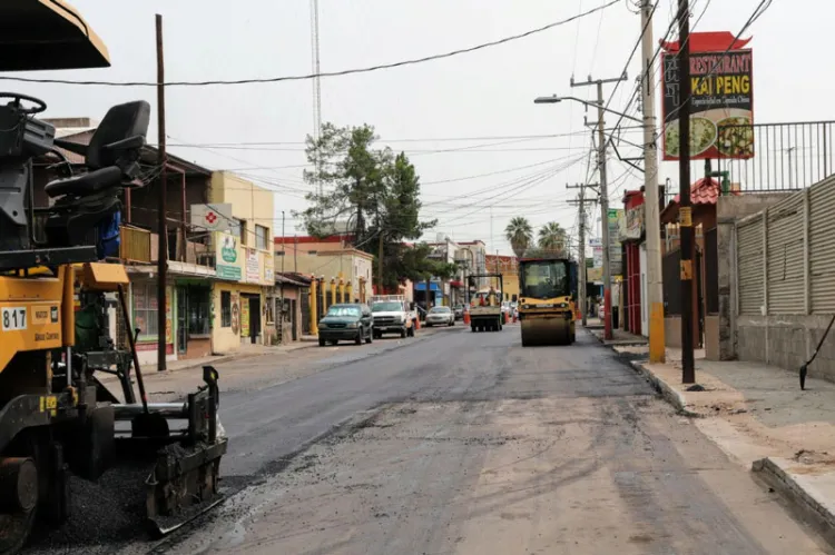 Recarpetean la calle Maclovio Herrera