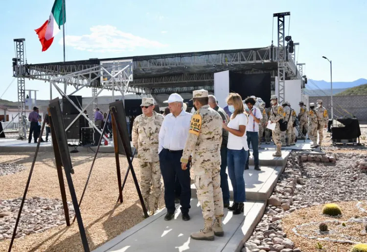 Inauguran Gobernadora y AMLO cuartel de la GN en Bavispe