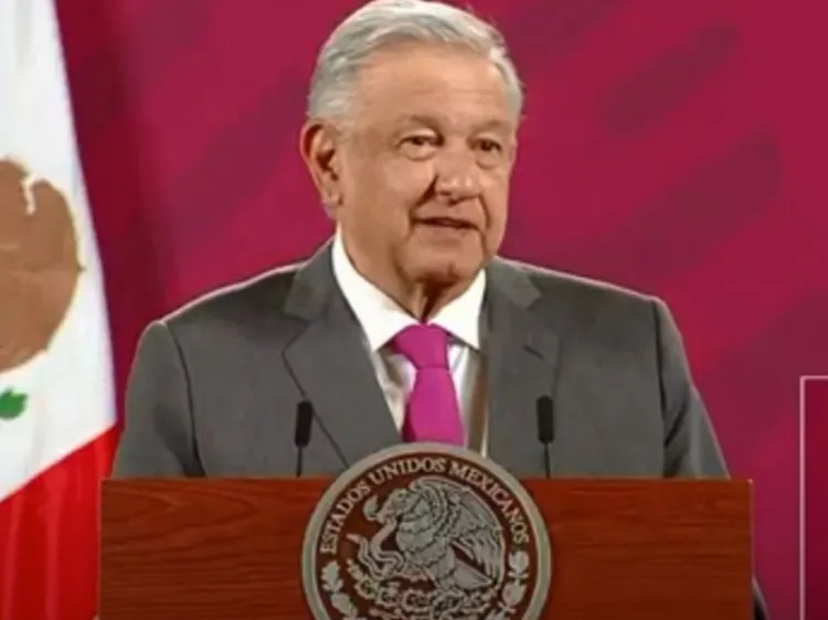 Pide AMLO a seguidores ocupar el Zócalo una vez al mes