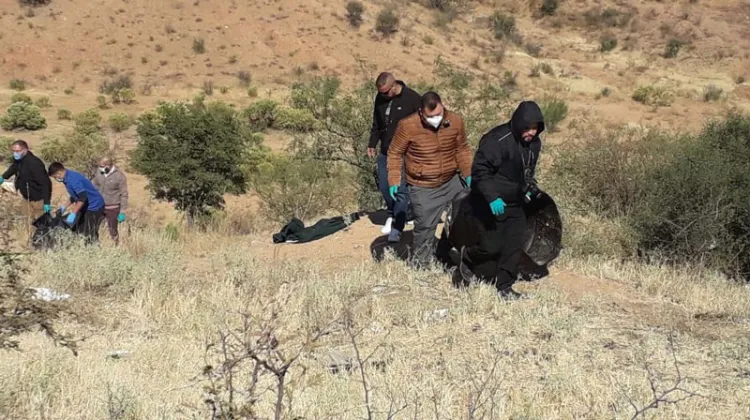 Hallan calcinados restos humanos en tambos