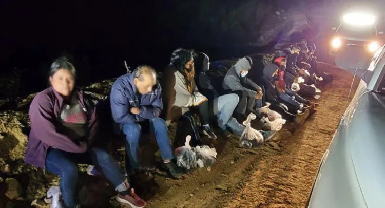 Detienen a 16 migrantes en Arizona