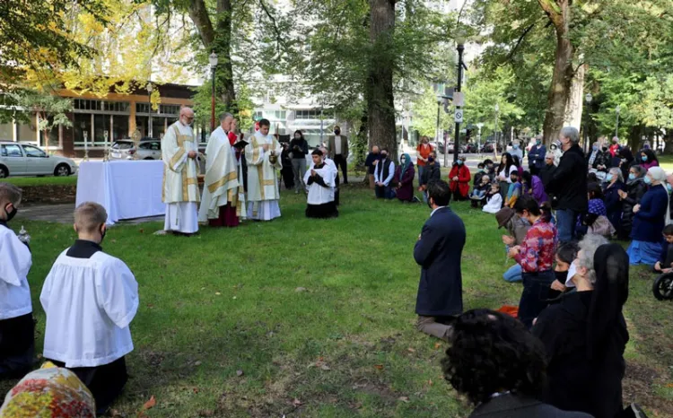 Realizan exorcismos en calles de Oregon y California