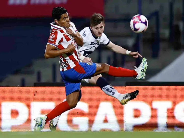 Chivas y Pumas dividen puntos