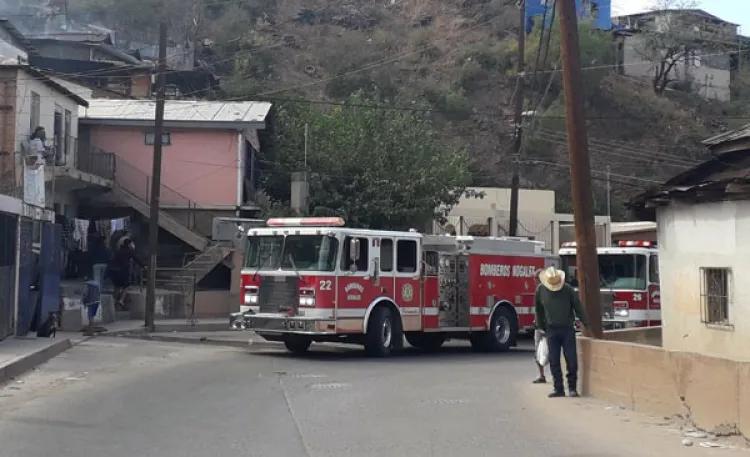 Sofocan a tiempo incendio en la colonia Héroes