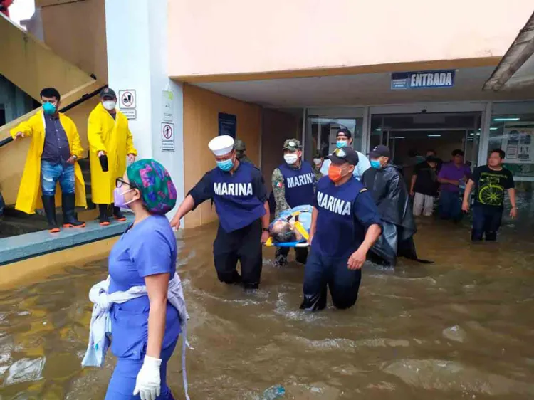 Semar evacua a 472 damnificados en Centla, Tabasco