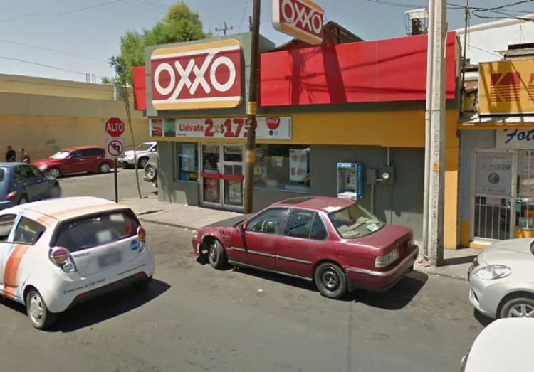 Asaltan Oxxo en la Obrera