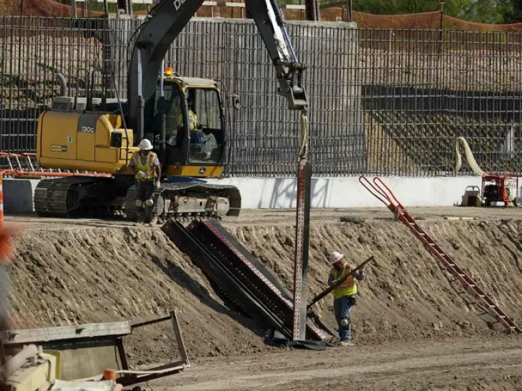 Corte de EU avala uso de fondos militares para muro