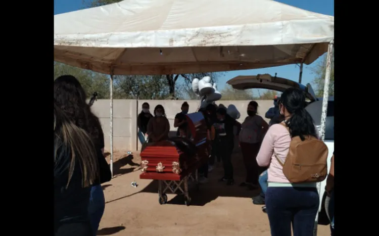 Despide con funeral a su hijo hallado en fosa clandestina