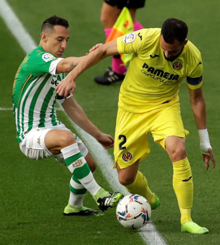 Betis frena al Villareal