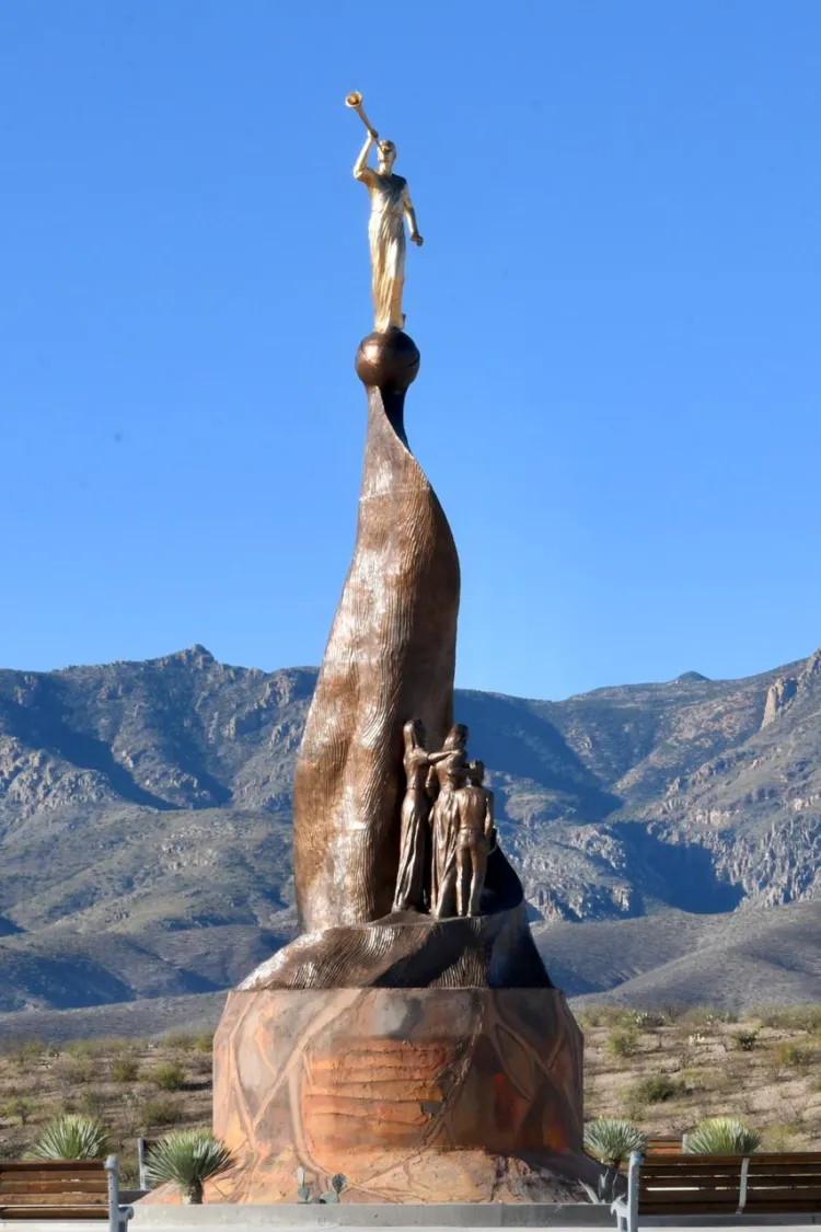 Entregan AMLO y CPA Memorial en Bavispe