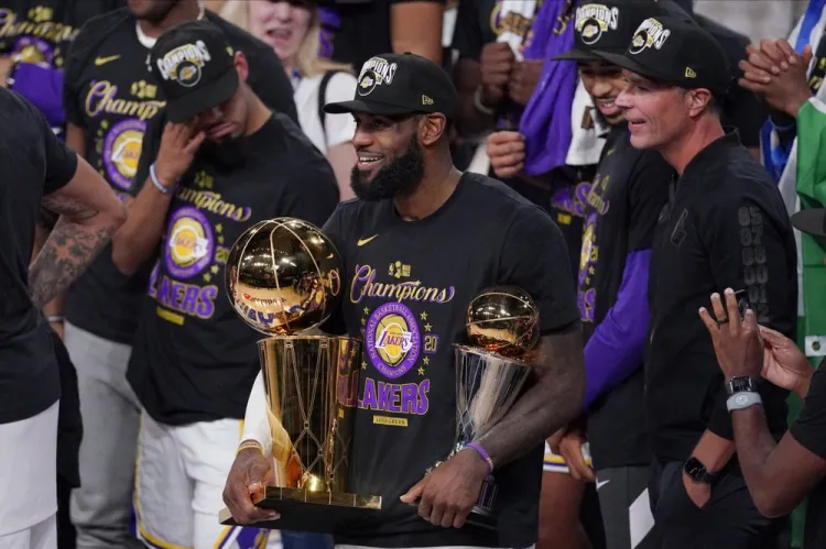 Nombran a LeBron deportista masculino del año