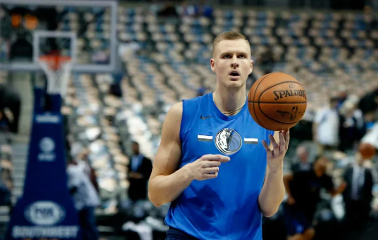 Esperan Mavericks a Porzingis