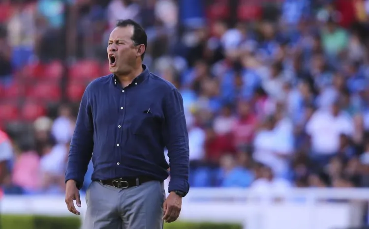 Reynoso toma al Cruz Azul