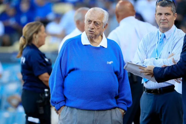 Dan de alta a Tom Lasorda