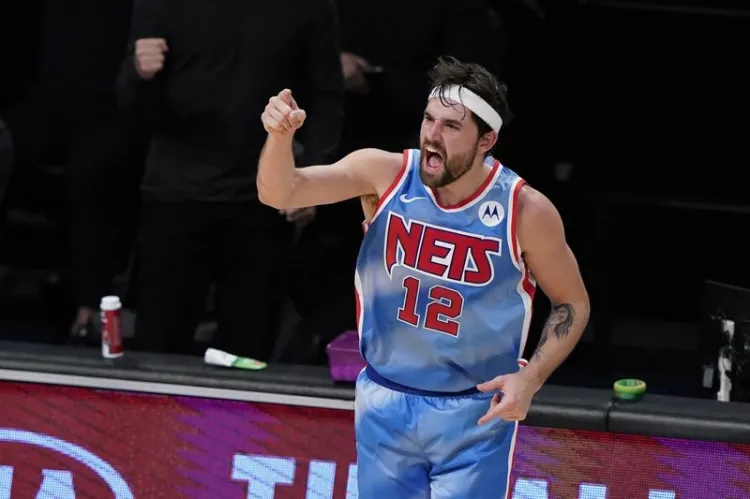 Nets ganan sin sus estrellas