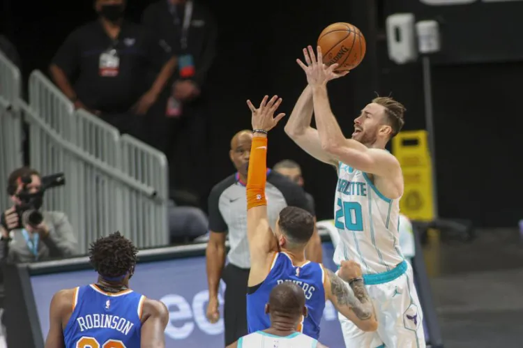 Hornets ganan  cuarto en fila