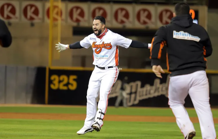 Vásquez da gane  a los Naranjeros