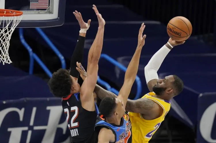 Lakers aplasta al Thunder