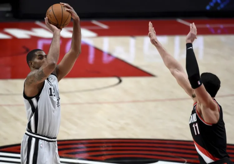 Aldridge y DeRozan  guían a los Spurs