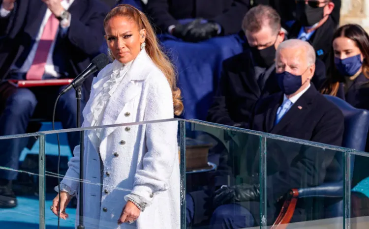 JLo da mensaje en español durante investidura de Biden