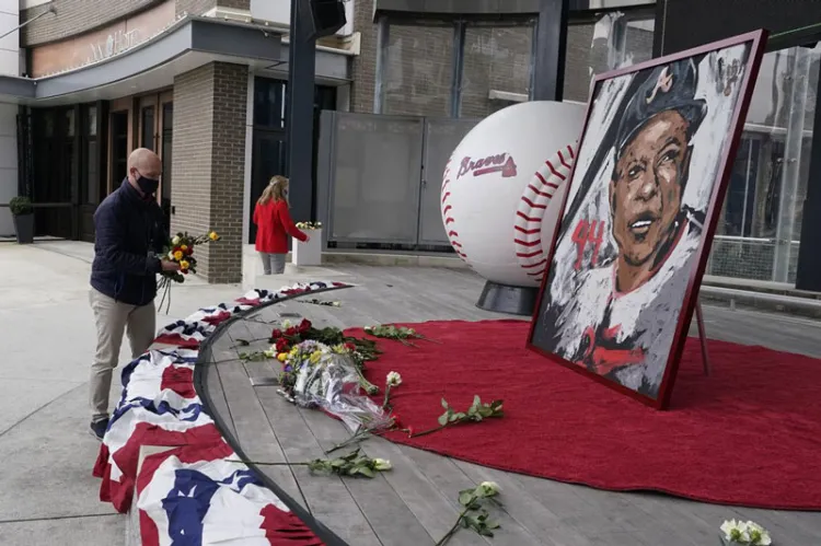 Llueven elogios  a Hank Aaron