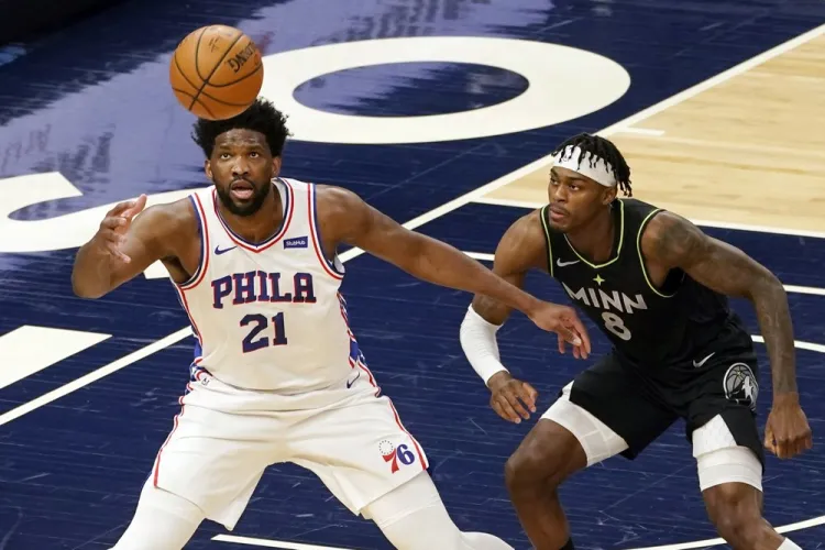 Embiid logra doble-doble