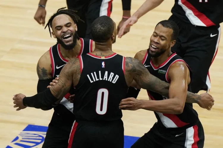 Lillard da triunfo a Trail Blazers