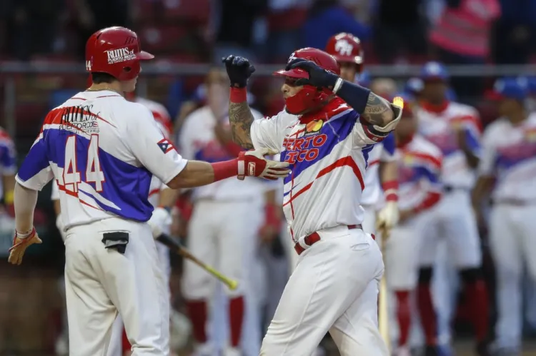 Yadier da triunfo a los Criollos