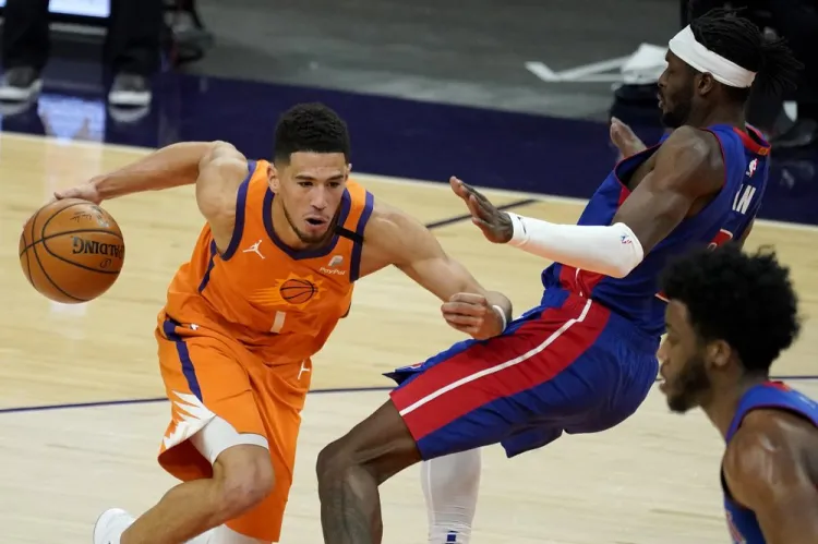 Booker lidera a los Soles