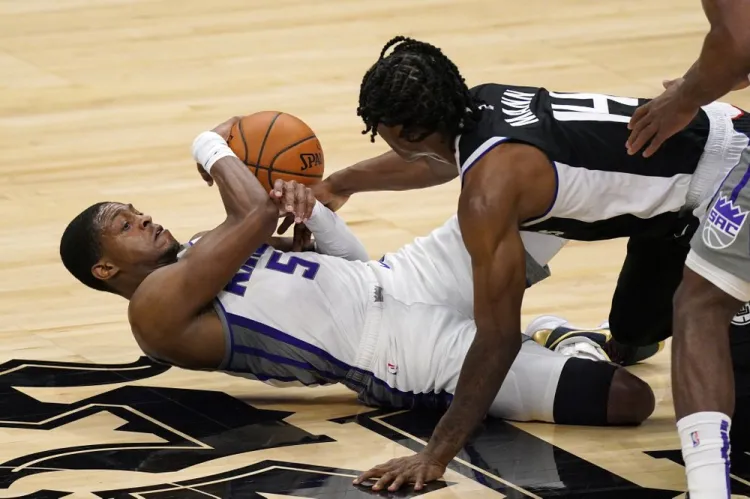 Kings vencen a los Clippers