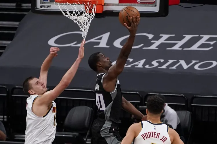 Barnes guía a los Kings