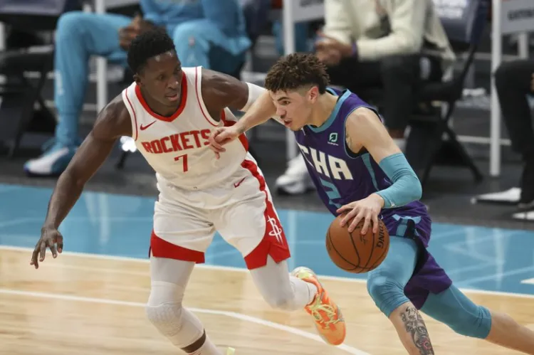 LaMelo guía a Hornets