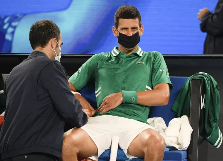 Djokovic sobrevive a lesión