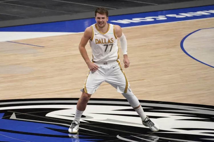 Doncic mete 45 puntos