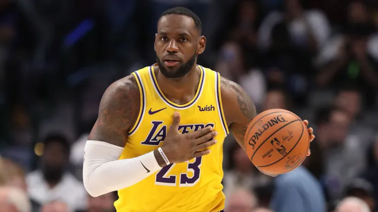 Advierte NBA a LeBron James