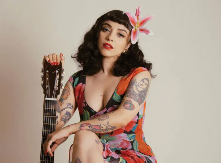 Mon Laferte, en limpieza absoluta