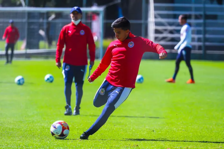 Defiende Mayorga  a jóvenes Chivas