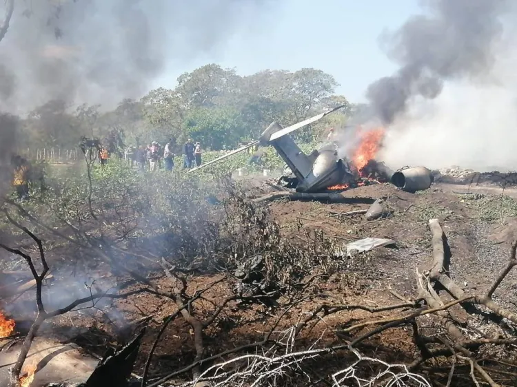 Mueren 6 militares en  avionazo en Veracruz