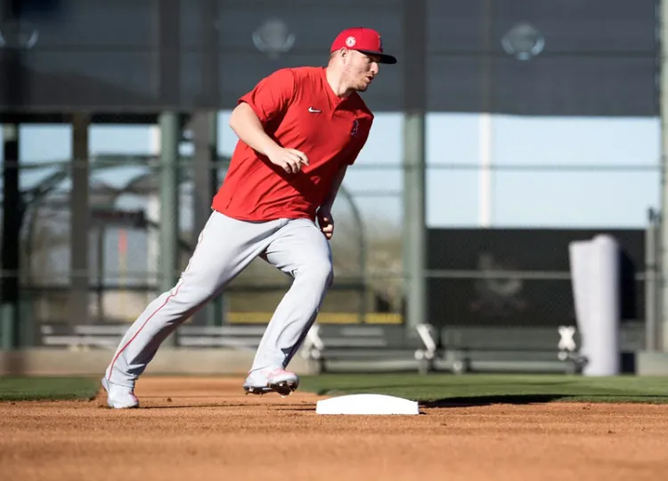 Trout aguarda ganar en playoffs