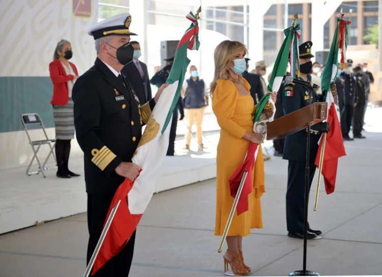 Preside Gobernadora Pavlovich ceremonia por el Día de la Bandera