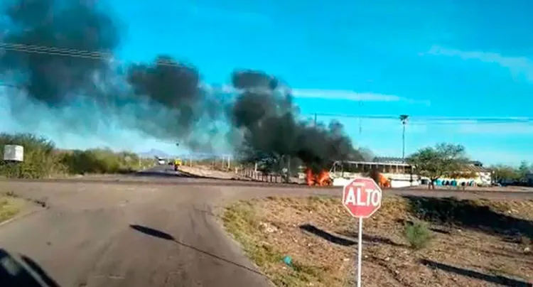 Index presenta denuncia tras quema de unidades de personal en Guaymas