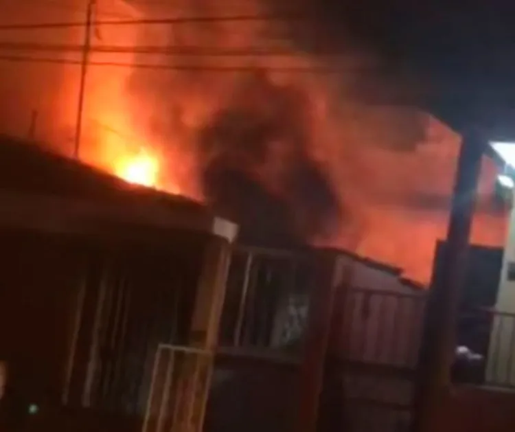 Salva a mujer mayor de incendio