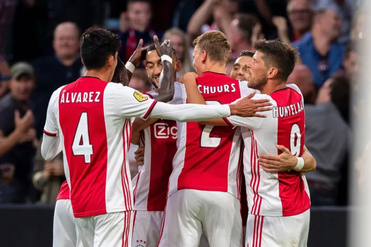 Edson y el Ajax sacan boleto