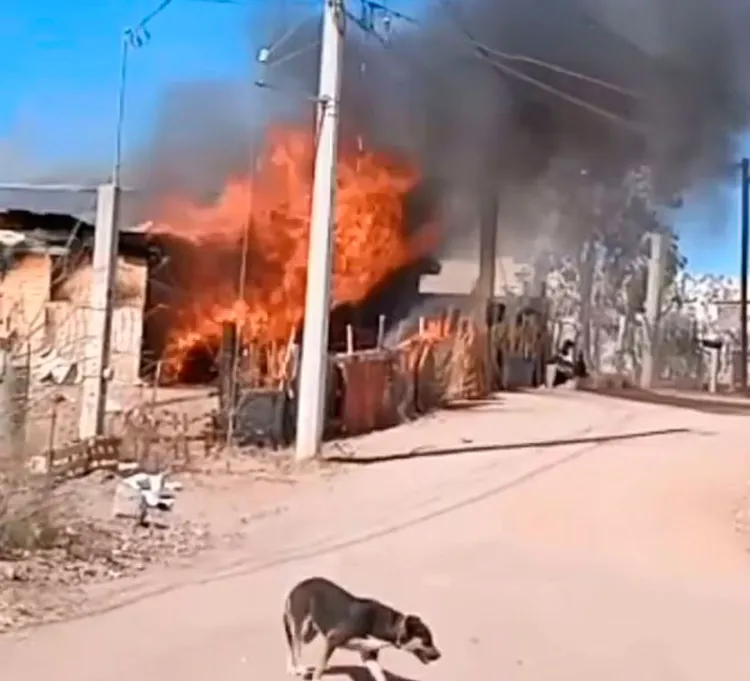 Arde vivienda en la Industrial