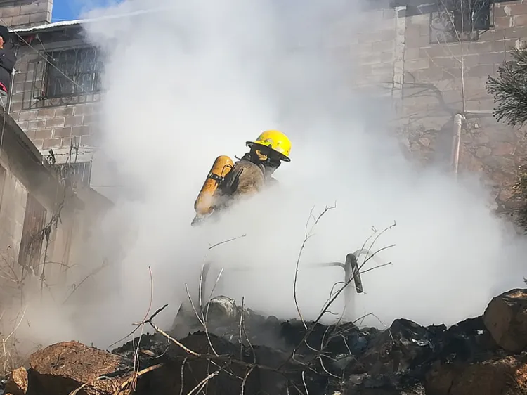 Fuego destruye humilde vivienda