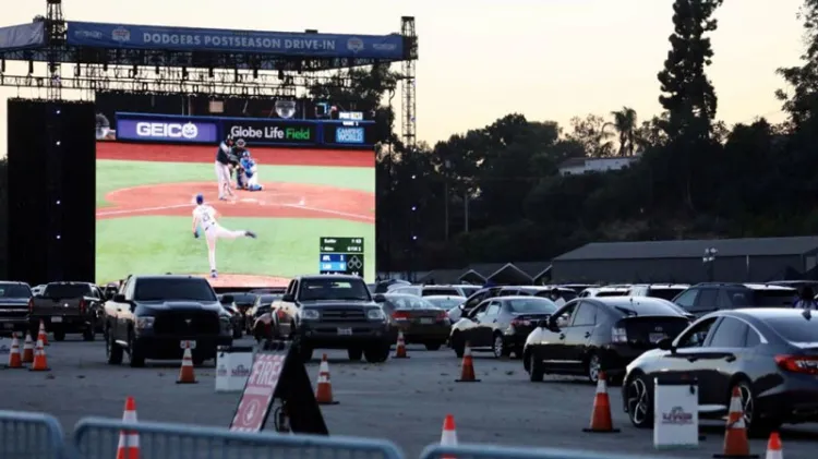 Abrirán estadios en California